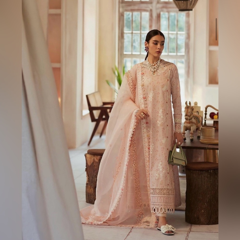 Elegant Floral Lace Dress in Pink